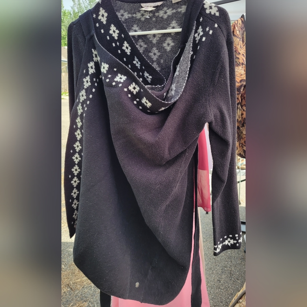 Women black and white wrap long sweater. Royal Robbins perfect condition